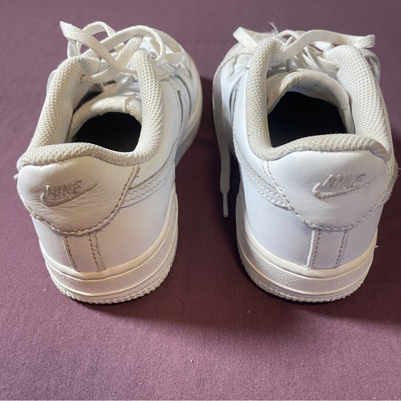 NIKE The Nike Air Force 1 Low LE in Triple White Shoe Sneaker- Size Youth 3 (3Y) - Picture 6 of 8